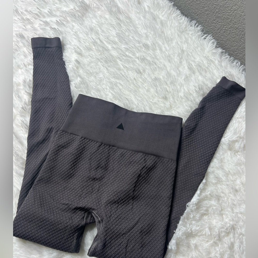 Balance athletica- quartz collection grey leggings S